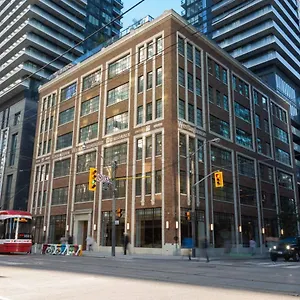 the-qube-hotel-toronto.niagara-fallshotels.com/